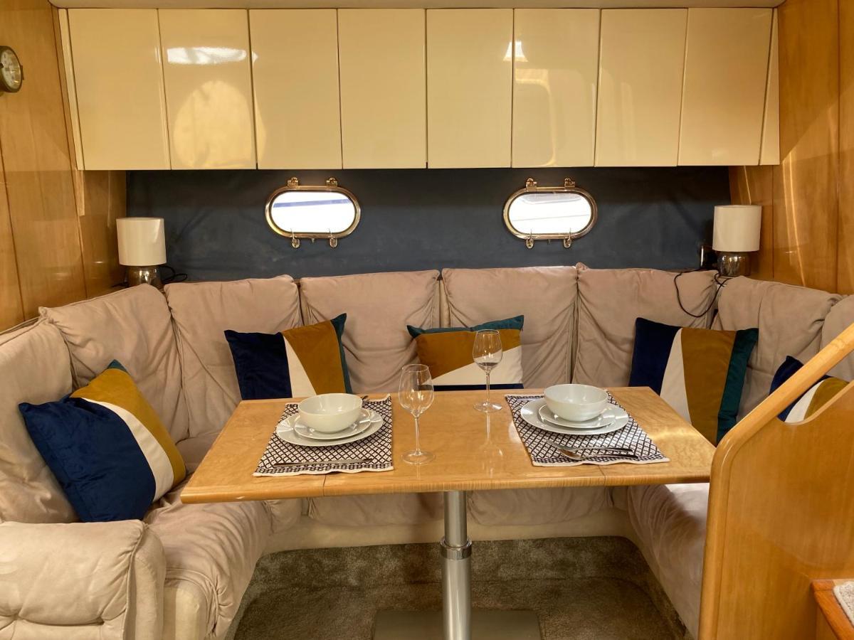 Entire Boat At St Katherine Docks 2 Available Select Using Room Options London Exterior photo