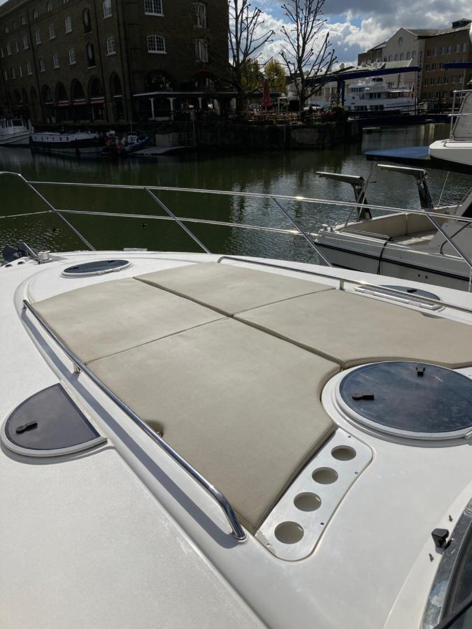 Entire Boat At St Katherine Docks 2 Available Select Using Room Options London Exterior photo