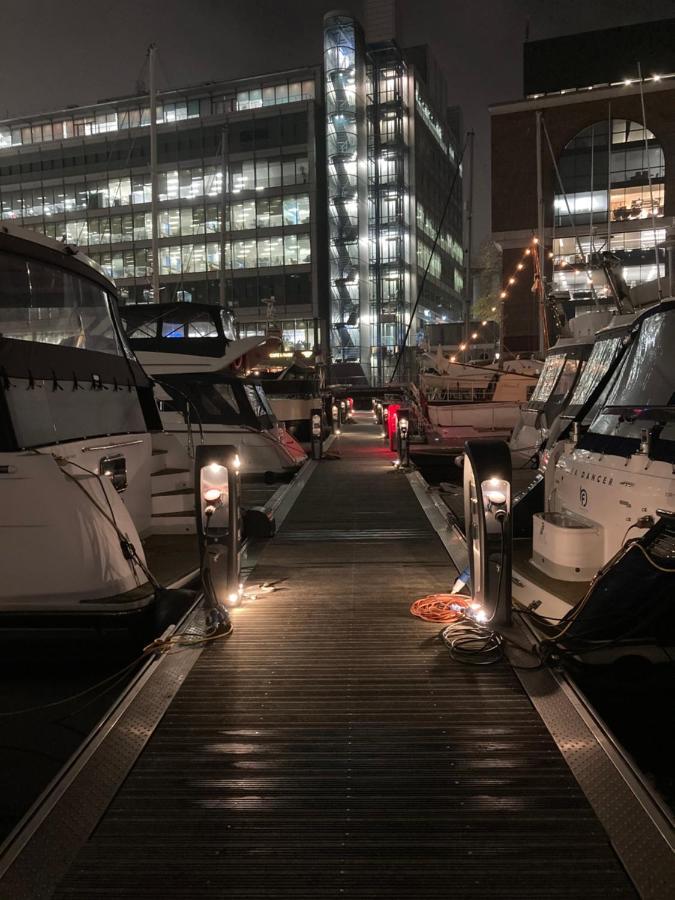 Entire Boat At St Katherine Docks 2 Available Select Using Room Options London Exterior photo