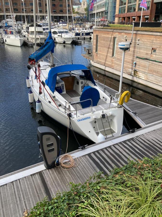 Entire Boat At St Katherine Docks 2 Available Select Using Room Options London Exterior photo