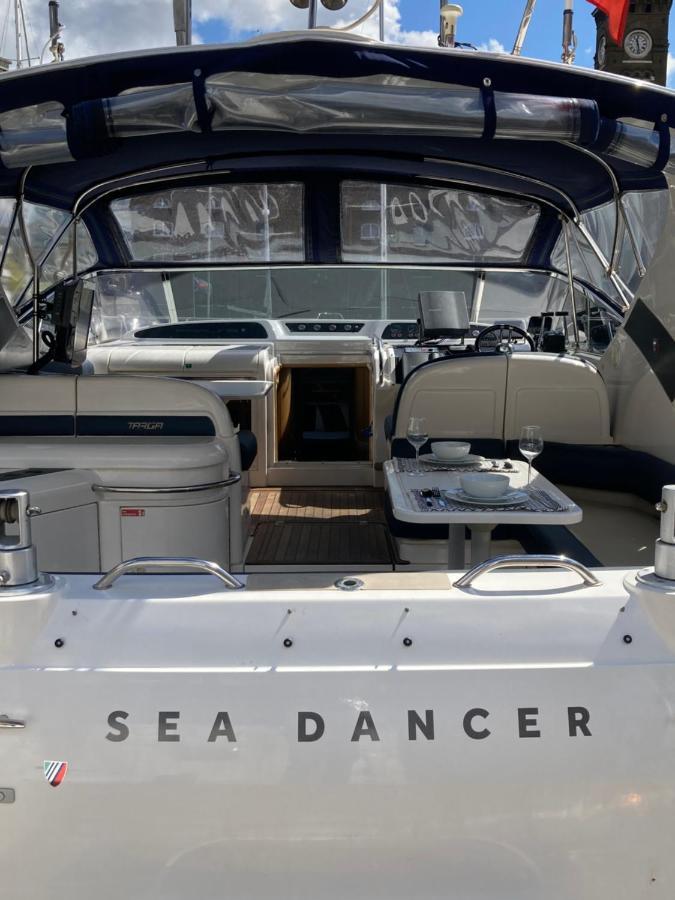 Entire Boat At St Katherine Docks 2 Available Select Using Room Options London Exterior photo