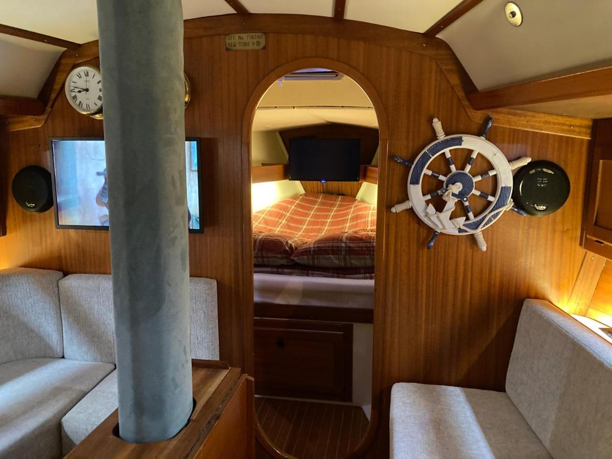 Entire Boat At St Katherine Docks 2 Available Select Using Room Options London Exterior photo