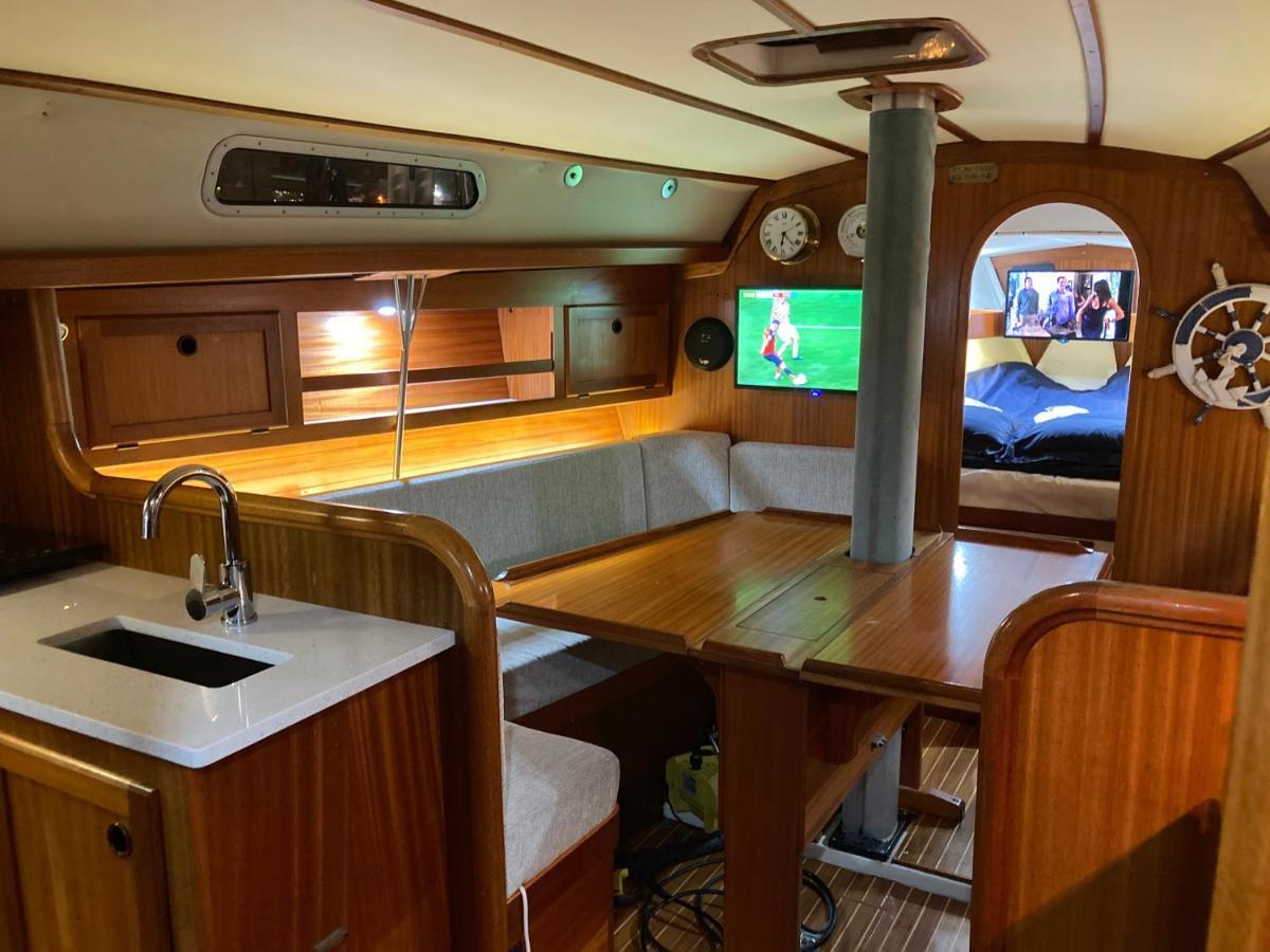 Entire Boat At St Katherine Docks 2 Available Select Using Room Options London Exterior photo