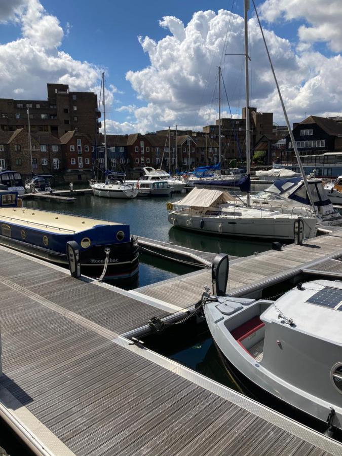 Entire Boat At St Katherine Docks 2 Available Select Using Room Options London Exterior photo
