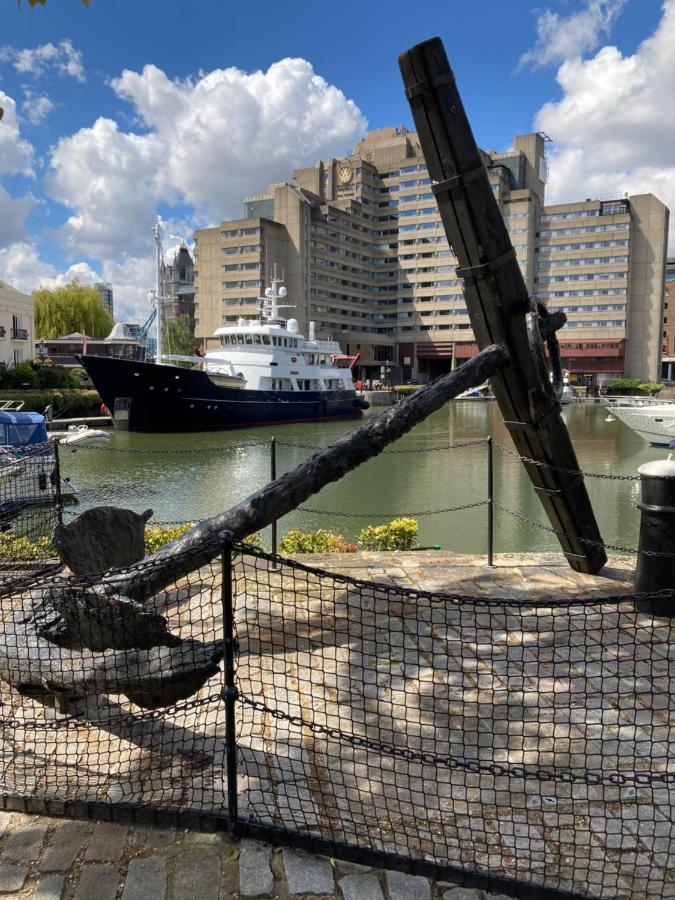 Entire Boat At St Katherine Docks 2 Available Select Using Room Options London Exterior photo